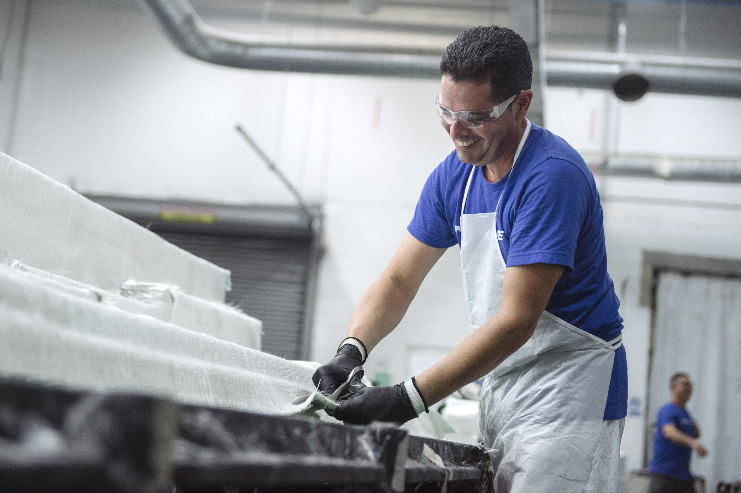 nautique_factory_worker_082118_lowres_LEE1889web2