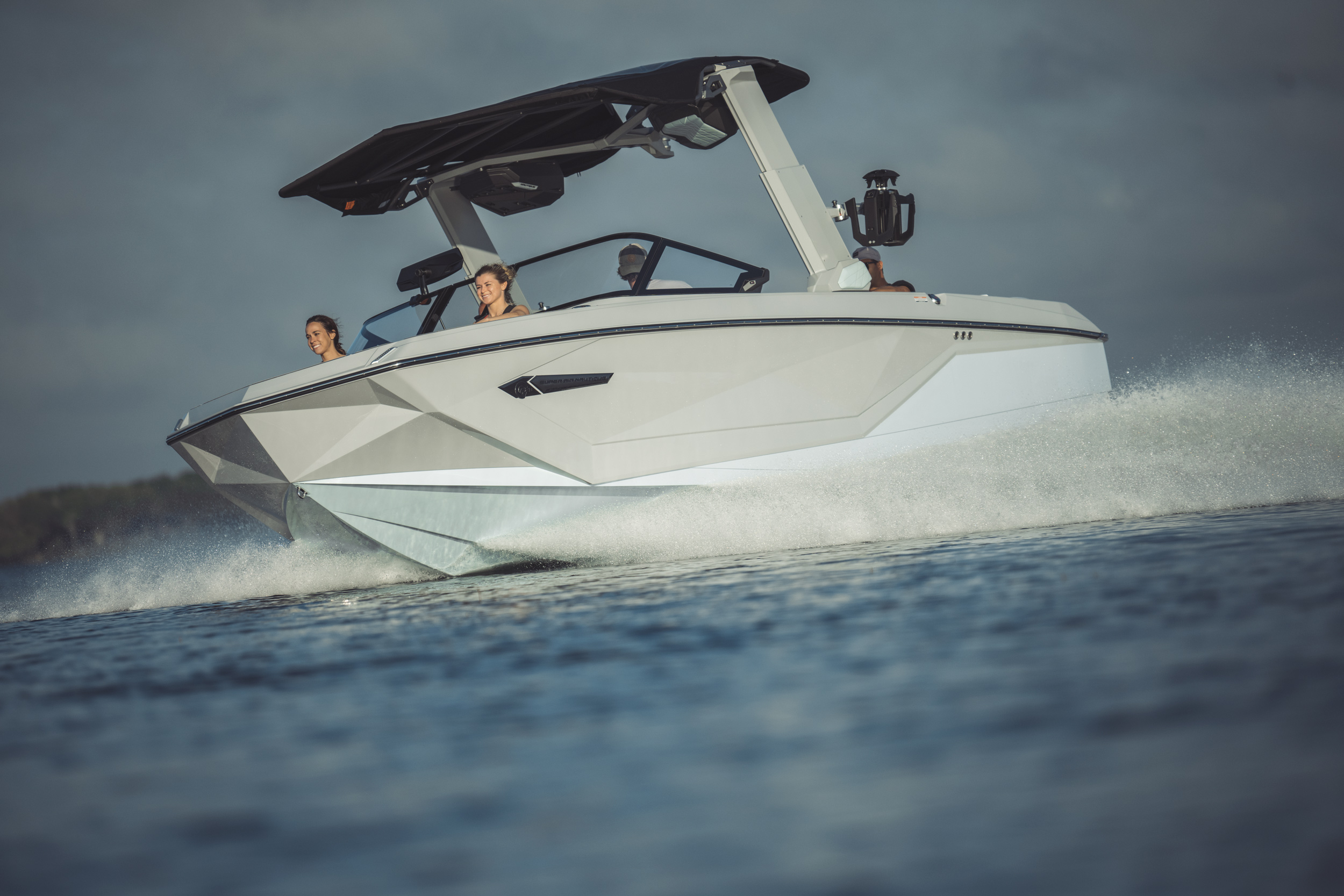 nautique_g23_turnandburn_042822_lowres_LEE6833web